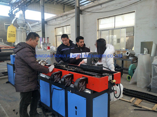 Latest company news about पीई नालीदार पाइप उत्पादन लाइन को स्वीकार करने के लिए यमन से ग्राहक