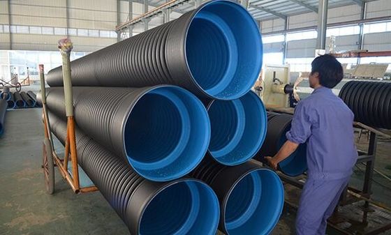 अच्छी कीमत गर्मी प्रतिरोध प्लास्टिक बाहर निकालना मशीन HDPE डबल दीवार नालीदार पाइप उत्पादन लाइन ऑनलाइन