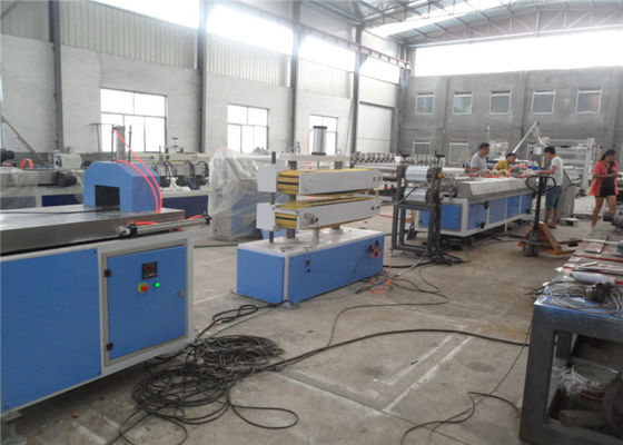 अच्छी कीमत खिड़की / दरवाजे 380V 50HZ के लिए सिंगल स्क्रू पीवीसी पीपी पीई प्लास्टिक प्रोफाइल एक्सट्रूडर ऑनलाइन