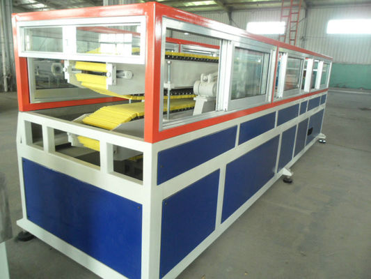 अच्छी कीमत ध्वनि इन्सुलेशन बोर्ड के लिए पीवीसी डब्ल्यूपीसी प्रोफ़ाइल उत्पादन लाइन ऑनलाइन
