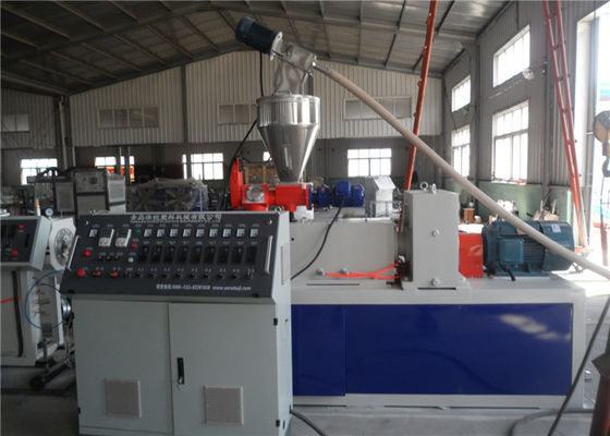 अच्छी कीमत 380V 50HZ प्लास्टिक बाहर निकालना लाइन / पीवीसी पाइप बाहर निकालना मशीन कृषि जल आपूर्ति पाइप उत्पादन ऑनलाइन