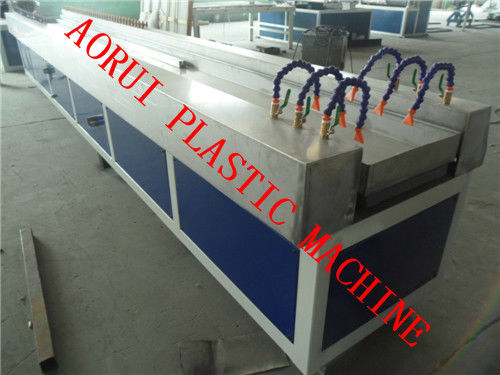 अच्छी कीमत Moistureproof WPC प्रोफ़ाइल उत्पादन लाइन, केबिन विभाजन प्रोफ़ाइल एक्सट्रूडर ऑनलाइन