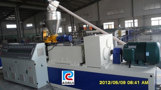 अच्छी कीमत 380V 50HZ लकड़ी प्लास्टिक समग्र मशीन, पीवीसी प्रोफ़ाइल पैनल बाहर निकालना लाइन ऑनलाइन