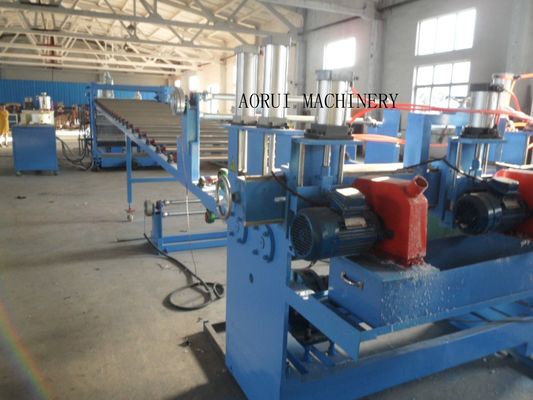 अच्छी कीमत वैक्यूम Wizing प्लेटफॉर्म के साथ सीई डब्ल्यूपीसी प्लास्टिक बोर्ड एक्सट्रूज़न लाइन फोम बोर्ड मेकिंग मशीन ऑनलाइन