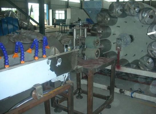 अच्छी कीमत डबल पेंच प्लास्टिक पाइप बाहर निकालना लाइन प्रबलित गार्डन नली / Snakeskin पाइप के लिए ऑनलाइन