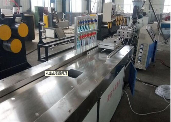 अच्छी कीमत पूरी तरह से स्वचालित प्लास्टिक प्रोफाइल एक्सट्रूज़न लाइन डब्ल्यूपीसी / पीवीसी बोर्ड प्रोफ़ाइल एक्सट्रूज़न मशीन ऑनलाइन