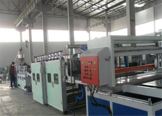 अच्छी कीमत 55Kw डब्ल्यूपीसी पीवीसी क्रस्ट प्लास्टिक बोर्ड प्रोडक्शन लाइन / फोम शीट एक्सट्रूज़न लाइन ऑनलाइन