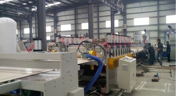 अच्छी कीमत विंडो प्रोफाइल उत्पादन के लिए पीवीसी डब्ल्यूपीसी लकड़ी प्लास्टिक समग्र एक्सट्रूज़न लाइन ऑनलाइन