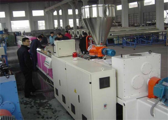 अच्छी कीमत दो स्क्रू प्लास्टिक प्रोफाइल प्रोडक्शन लाइन, विंडो डोर फ्रेम के लिए पीवीसी प्रोफाइल मेकिंग मशीन ऑनलाइन