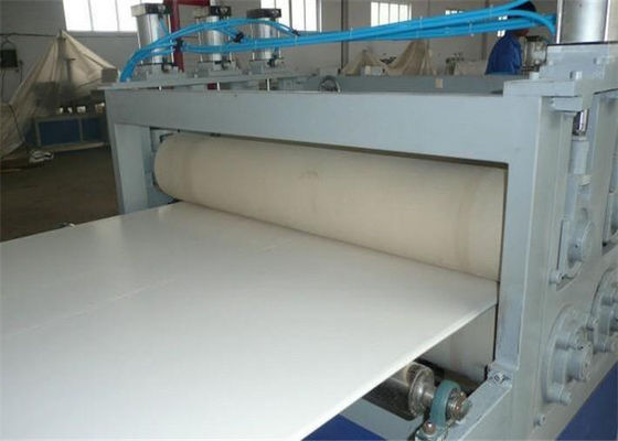 अच्छी कीमत 380V 50 हर्ट्ज डब्ल्यूपीसी प्लास्टिक बोर्ड प्रोडक्शन लाइन, पीवीसी फोमेड प्लेट एक्सट्रूज़न लाइन ऑनलाइन