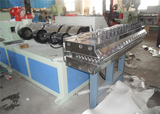 अच्छी कीमत 380V PVC Foam Board Machine 600kg/H For Construction Formwork ऑनलाइन