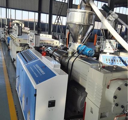 अच्छी कीमत 1 साल की वारंटी के साथ टिकाऊ ट्विन स्क्रू डब्ल्यूपीसी पीवीसी फोम बोर्ड मशीन ऑनलाइन