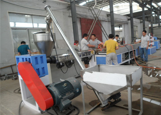 अच्छी कीमत पीवीसी फोमिंग वुड प्लास्टिक प्रोफाइल एक्सट्रूज़न लाइन 55kw 380V 50HZ ऑनलाइन