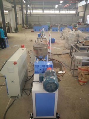 अच्छी कीमत पेशेवर प्लास्टिक प्रोफ़ाइल बाहर निकालना लाइन / पीवीसी डब्ल्यूपीसी अलंकार प्रोफ़ाइल बनाने की मशीन ऑनलाइन