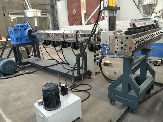 अच्छी कीमत डबल पेंच के साथ कॉम्पैक्ट संरचना डब्ल्यूपीसी पीवीसी फोम बोर्ड मशीन ऑनलाइन