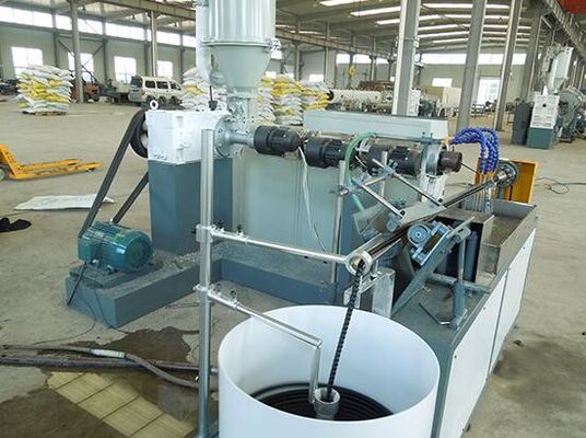 अच्छी कीमत ऑटो नालीदार पाइप उत्पादन लाइन, हाइड्रोलिक नली Sprial सुरक्षात्मक आस्तीन एकल स्क्रू बाहर निकालना ऑनलाइन