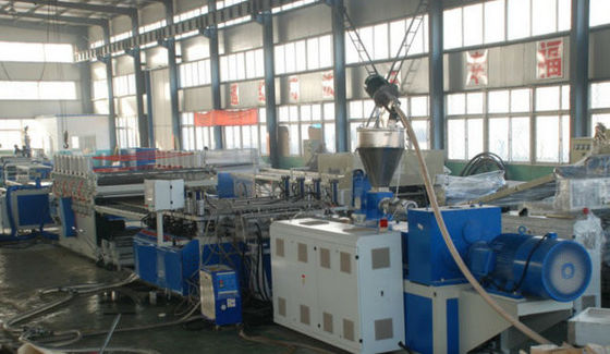 अच्छी कीमत पीवीसी फोम बोर्ड CE ISO9001 के लिए पूरी तरह से स्वचालित प्लास्टिक बोर्ड बाहर निकालना लाइन ऑनलाइन