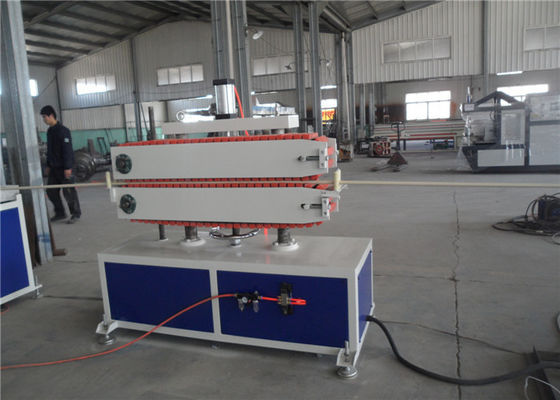 अच्छी कीमत 110MM पीवीसी प्लास्टिक पाइप एक्सट्रूज़न लाइन 60w पानी के पाइप बनाने की मशीन ऑनलाइन