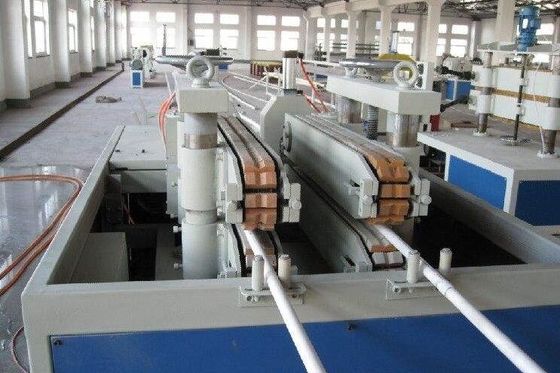 अच्छी कीमत ट्विन स्क्रू के साथ पीवीसी यूपीवीसी डबल पाइप प्लास्टिक एक्सट्रूज़न लाइन / मशीनरी ऑनलाइन