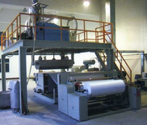 अच्छी कीमत एकल पेंच पिघल उड़ा मशीन पीपी Nonwoven कपड़े बनाने की मशीन मास्क के लिए ऑनलाइन