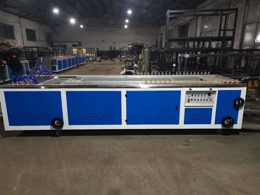 अच्छी कीमत 380V 22kw 150 किग्रा / एच यूपीवीसी डब्ल्यूपीसी प्रोफाइल उत्पादन लाइन ऑनलाइन