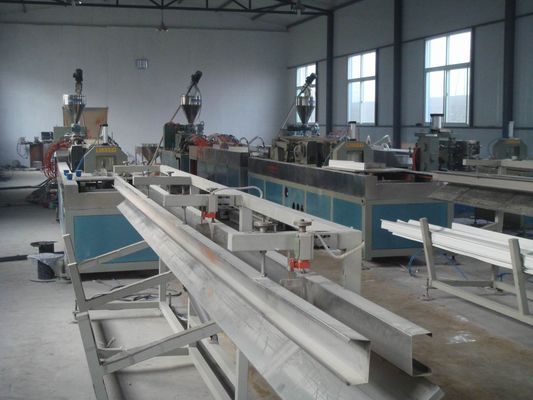अच्छी कीमत 1220mm बोर्ड डब्ल्यूपीसी बाहर निकालना लाइन, स्थिर लकड़ी प्लास्टिक Extruder ऑनलाइन