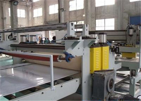 अच्छी कीमत Laminating मशीन के साथ पूर्ण स्वचालित डब्ल्यूपीसी फोम बोर्ड मशीन ऑनलाइन